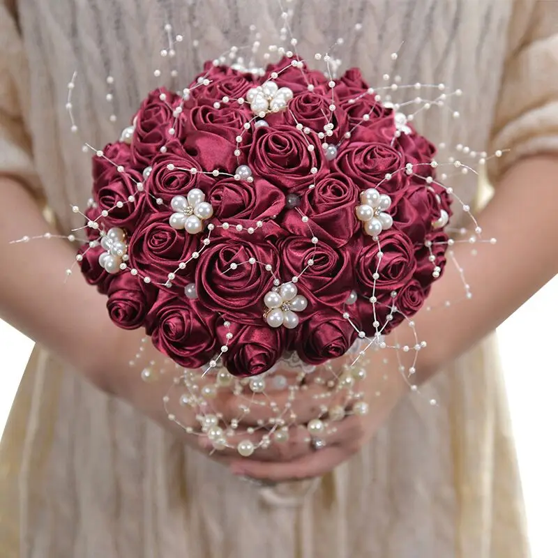 Bellissimi fiori artificiali in nastro bianco e avorio con rose, splendide perle, bouquet da sposa con perline, bouquet da sposa da damigella d'onore