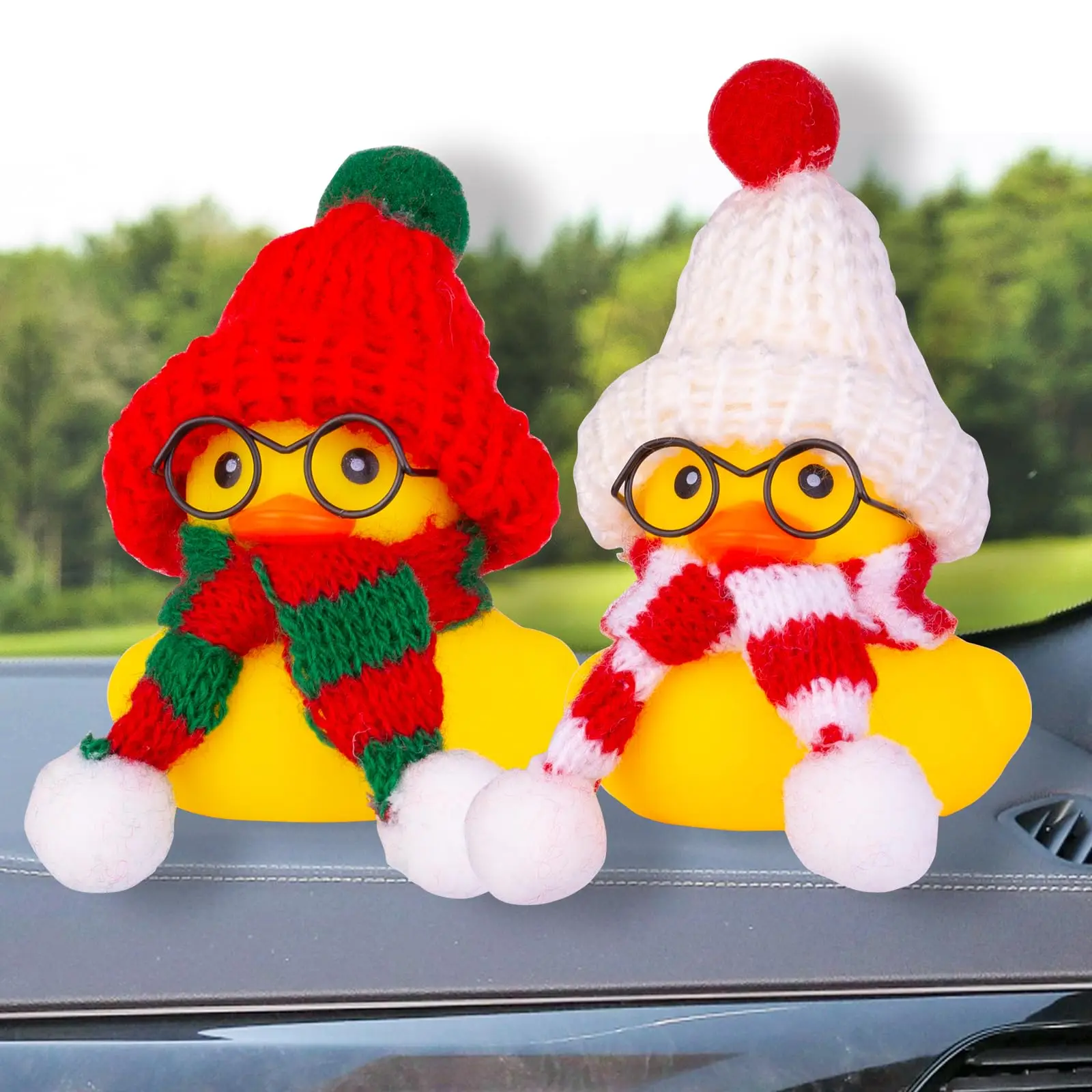 2 pacotes de patos de borracha para carro, decoração de painel, patos de inverno, acessórios de ornamentos de carro com mini gorro, chapéus, cachecóis e óculos de sol