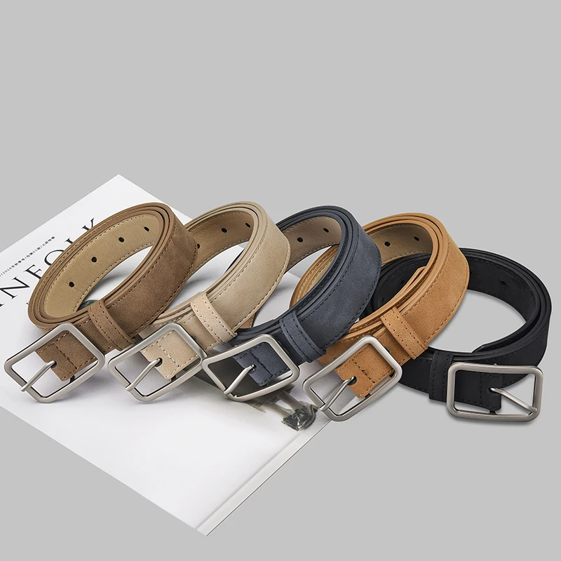 Os cintos de PU femininos elegantes e modernos podem ser selecionados para uma variedade de cores com saia e acessórios de suéter