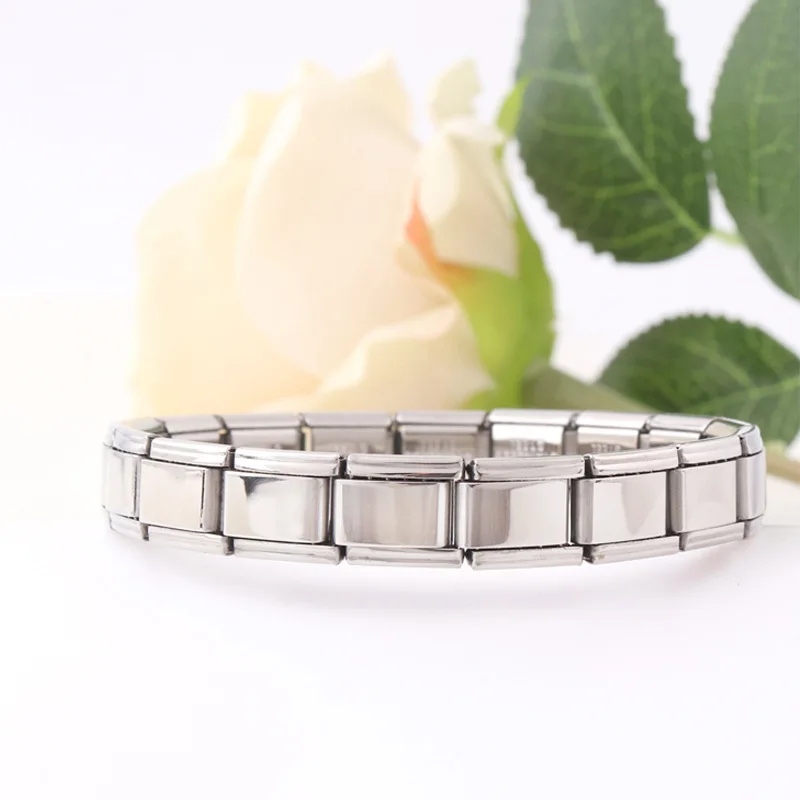 Nome do produto: Pulseira esculpida em aço inoxidável com pedra da lua Material: Aço inoxidável Tamanho: 17,5 centímetros de comprimento Cor: Aço