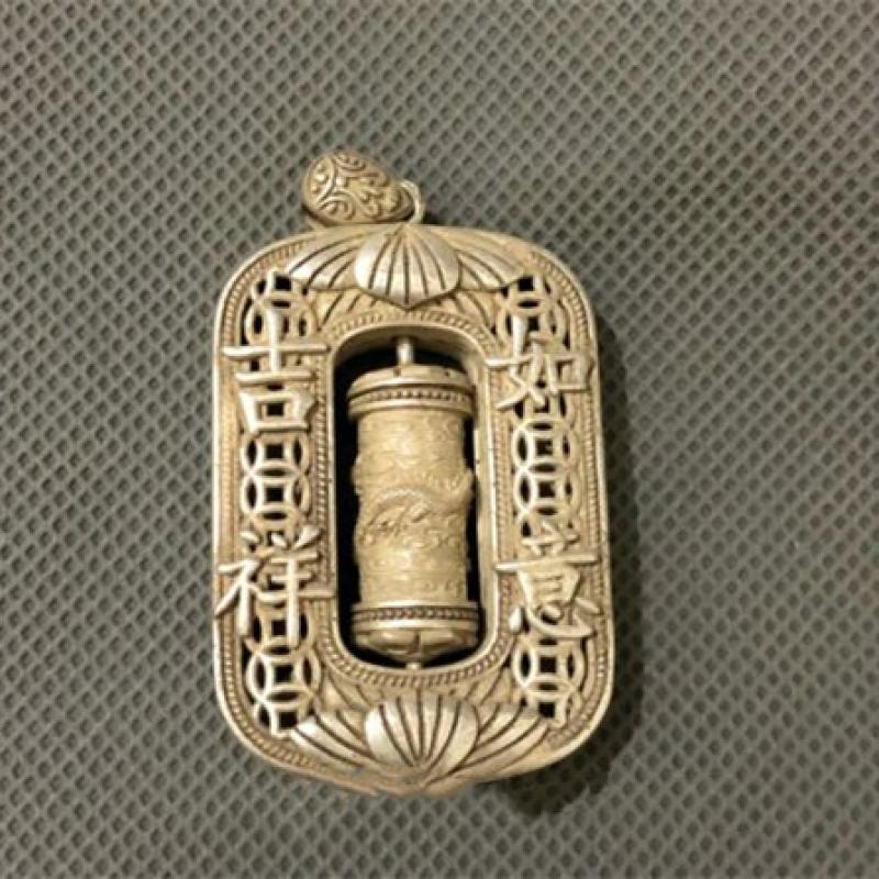 Koleksi kuno kalung jimat patung naga Loong ukiran perak Tibet Tiongkok