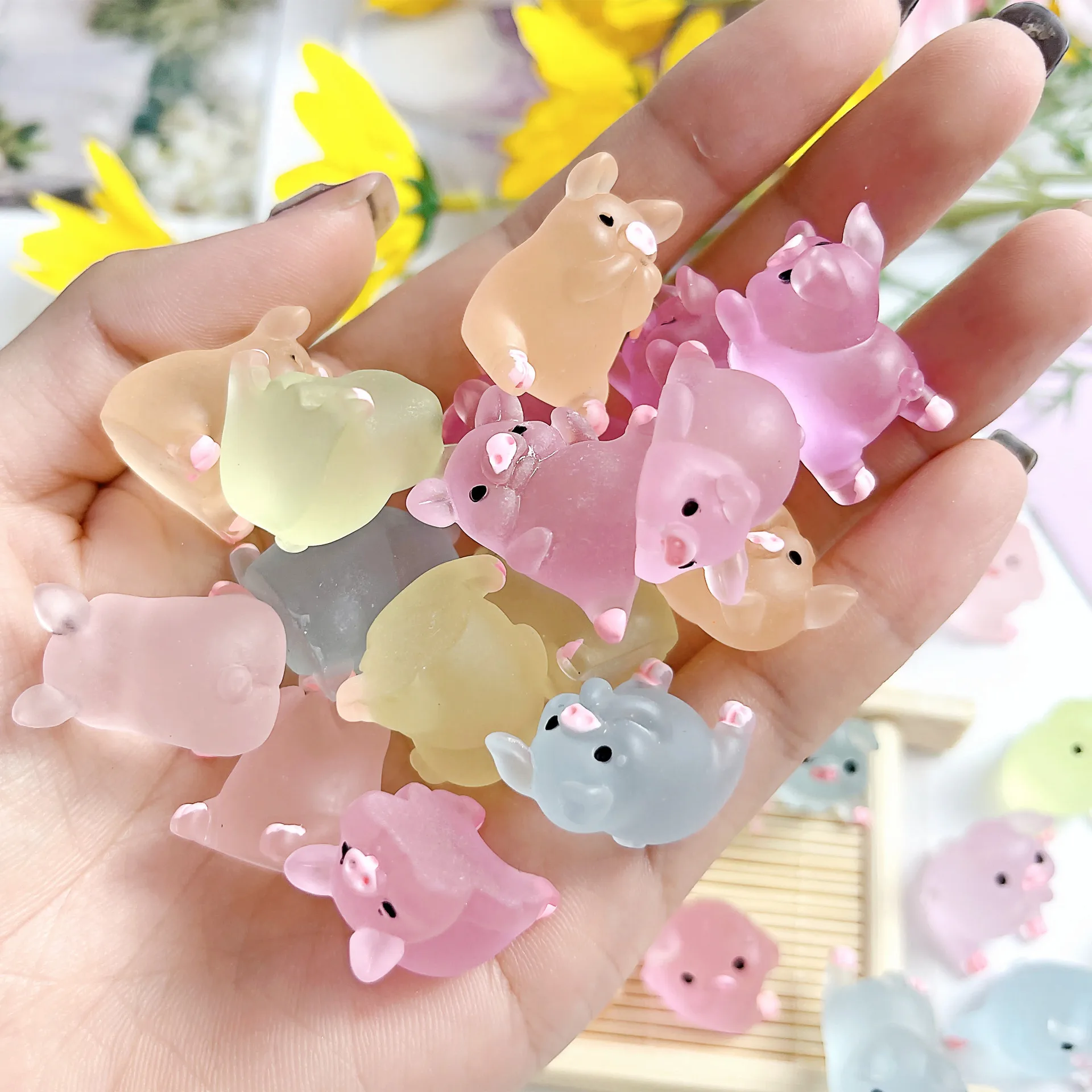 10PCS เด็กใหม่ Glow Piglet ของเล่น DIY เรซิ่นอุปกรณ์เสริมครีมเจลวัสดุตกแต่ง
