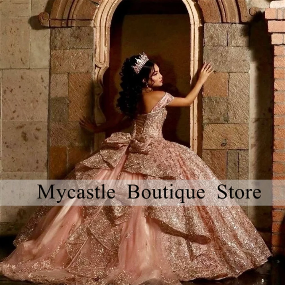 사용자 정의 로즈 골드 사용자 정의 Quinceanera 드레스 2025 활 오프 어깨 볼 가운 아플리케 크리스탈 비즈 스위트 16 드레스