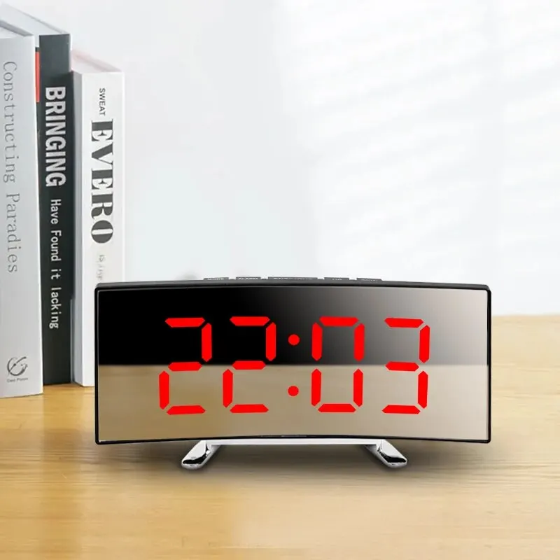 Kreative gebogene elektronische Uhr, LED-Großbildschirm-Plug-in-Akku, Spiegelwecker mit doppeltem Verwendungszweck, speziell für das Studentenschlafzimmer