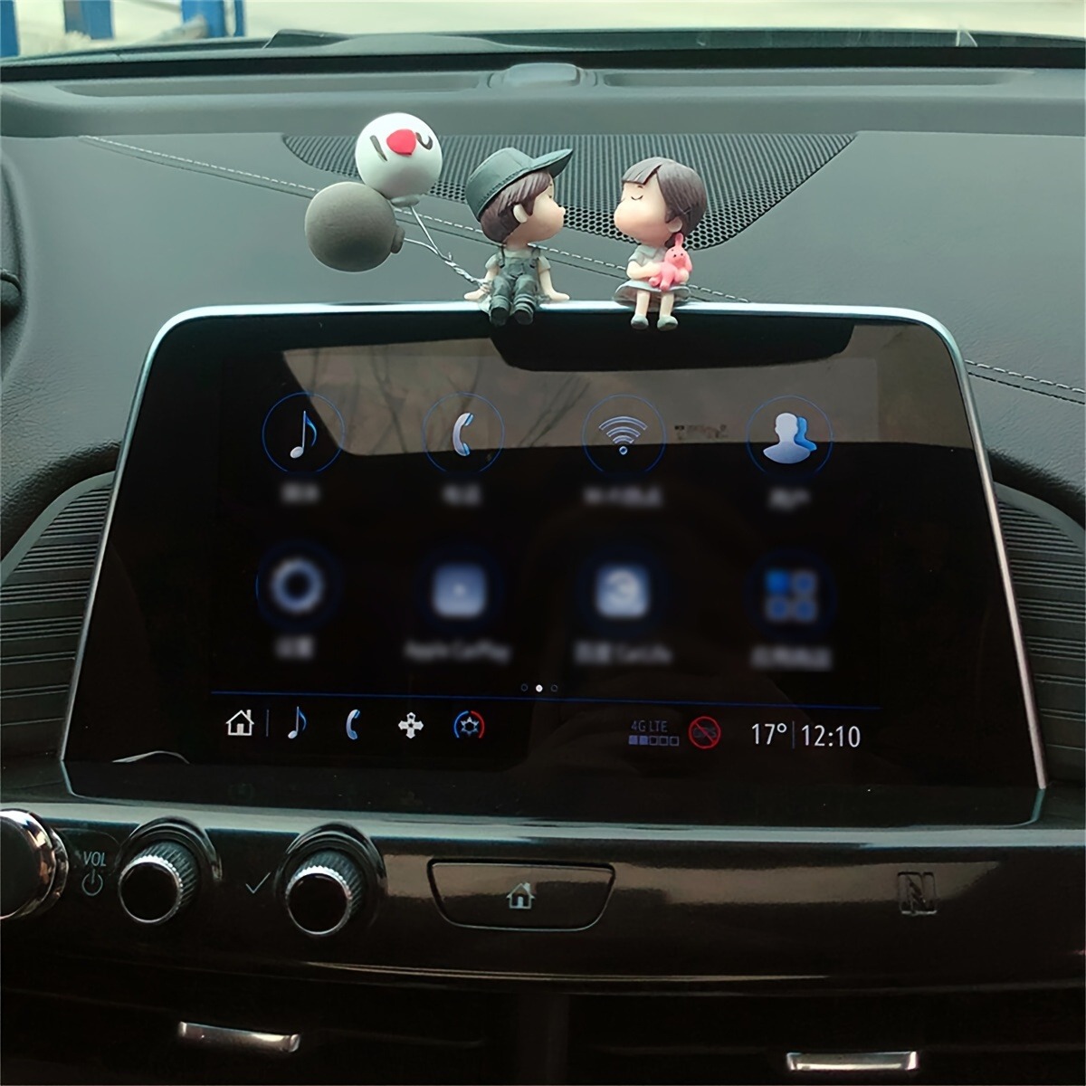 Cute Ornaments Couple Action Figurines Balloons For Car Dashboard Decoration