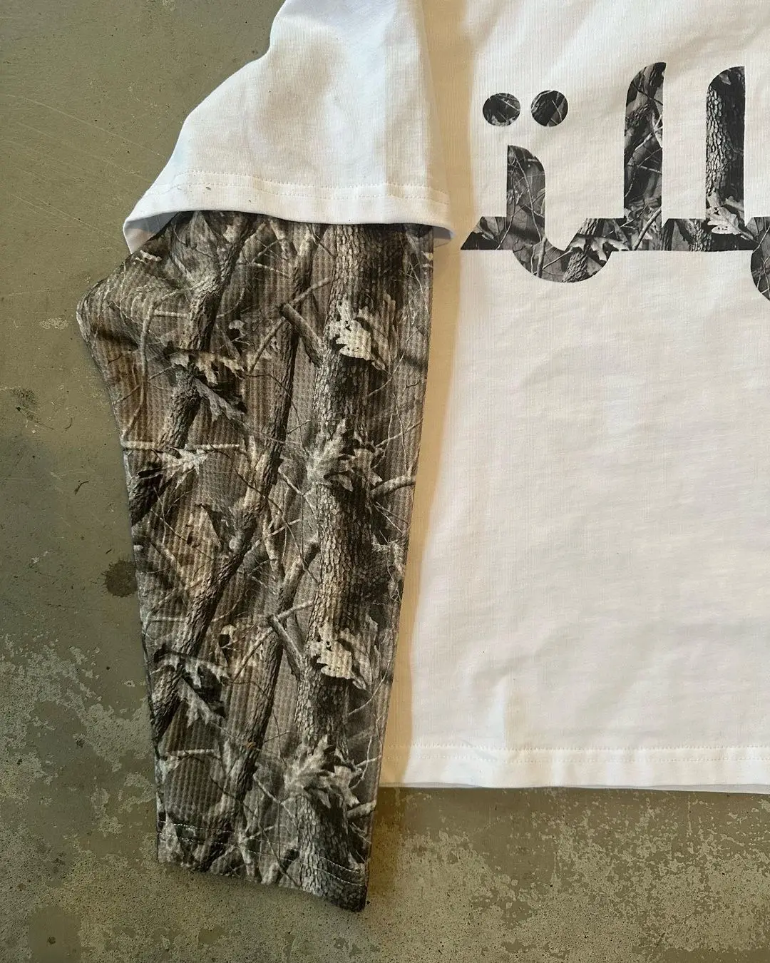 Y2k ストリートファッション迷彩スプライシングシャツ女性の Tシャツメンズアメカジプリント長袖レトロ原宿ルーズトップ