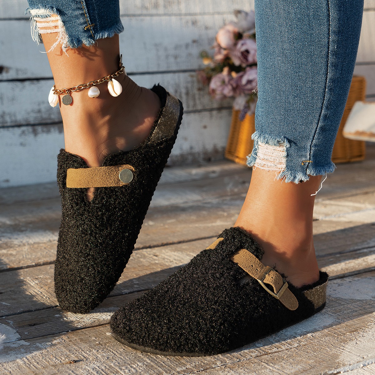 Kapcie damskie klapki futrzane damskie buty zimowe nowe klamry mieszkania platforma Walking pluszowe damskie slajdy Casual ciepłe buty wewnętrzne damskie