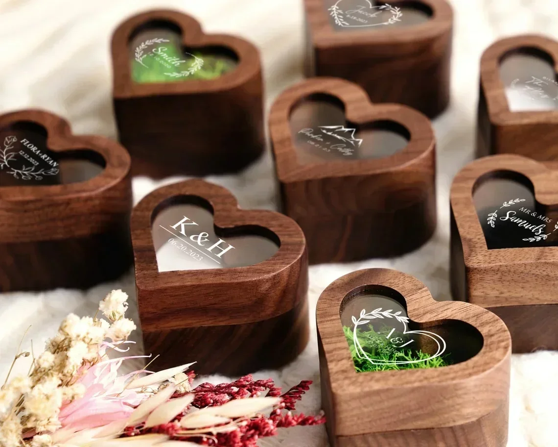 1PCS Free Engraving Custom Love Heart Shaped Walnut Wood Ring Box for Wedding Ceremony Jewelry Box Storage Proposal Wedding Gift