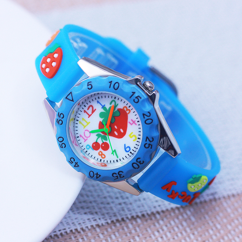 Nueva moda, relojes rosas bonitos para niñas y niños, cara de fresa de dibujos animados en 3D y correa, reloj para regalos de cumpleaños para niños pequeños y bebés