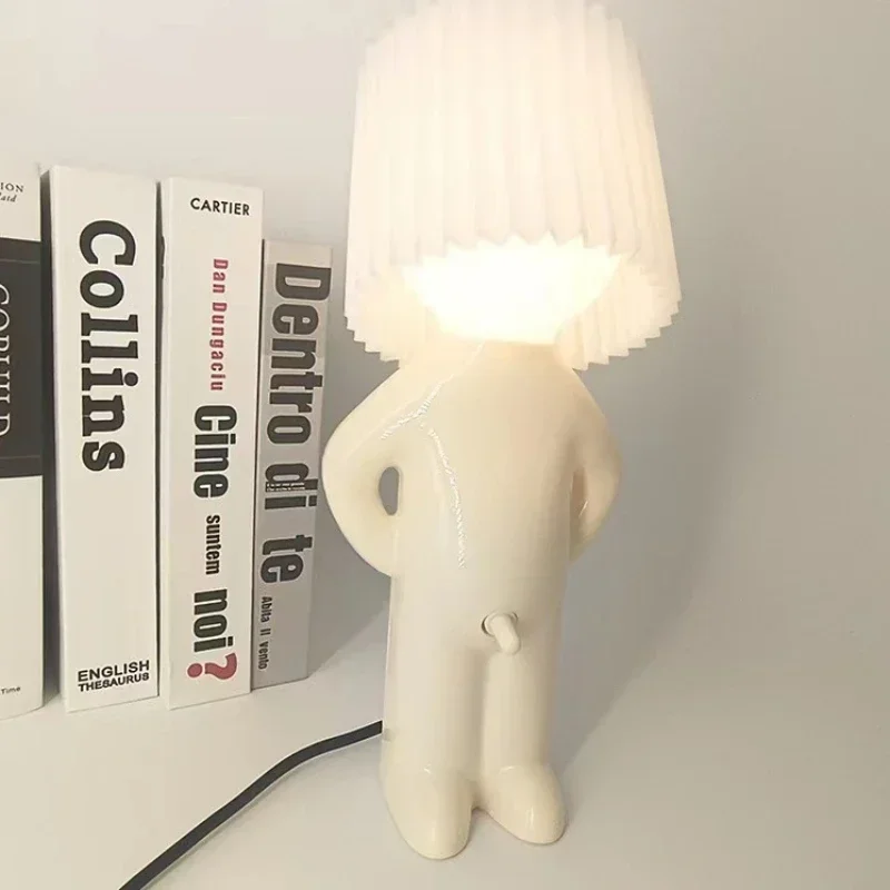 Candeeiro de mesa criativo claeted menino impertinente único led plissados iluminação leitura quarto cabeceira luz da noite lâmpada presente das crianças