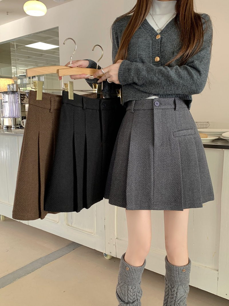 plus Size Women's High Waist Black Woolen Pleated Mini Skirt Spring Casual Slimming Short Skirt for plus Size Women