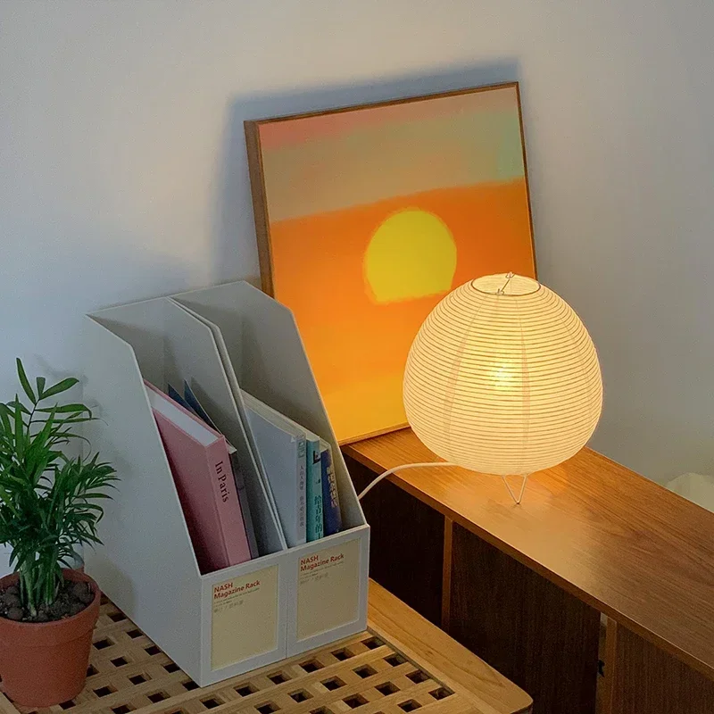 Lanterna giapponese Lampada da tavolo a LED Soggiorno Camera da letto Comodino Luci di carta di riso Studio Homestay Arte Decorazioni creative Luci da tavolo