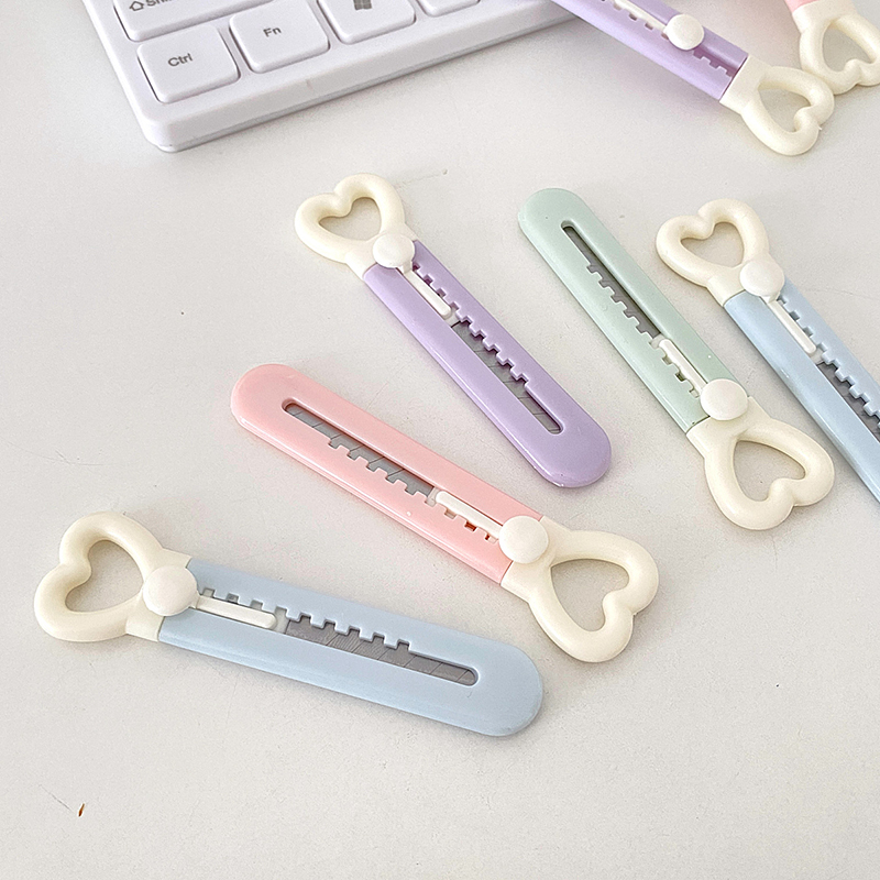 Kawaii Liebe Herz Allzweckmesser Papierschneider Tasche Mini Messer Sicherheitsbox Cutter Umschlagöffner Nachfüllbares koreanisches Briefpapier