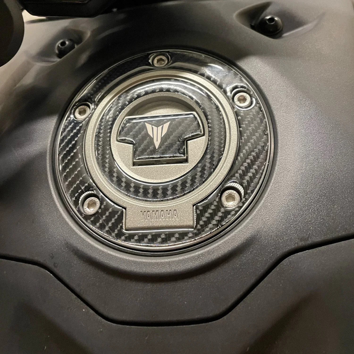 3d fibra de carbono da motocicleta tanque combustível almofada capa protetor decalque adesivos para yamaha mt01 mt03 mt07 mt09 mt10 mt 01 03 07 09 10