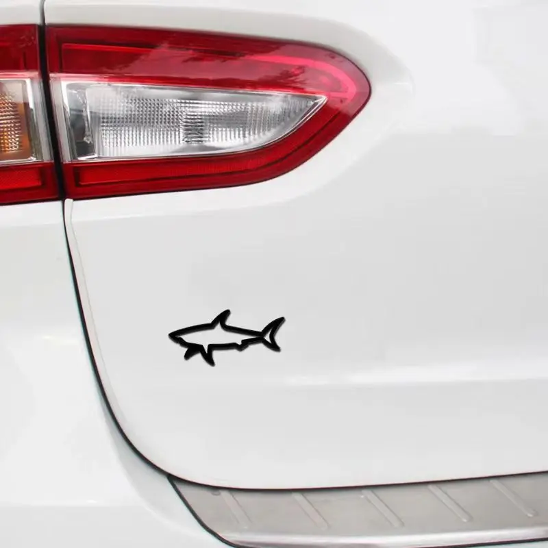 3D 金属カースタイリングステッカー中空魚サメエンブレムバッジデカール自動車オートバイコンピュータ燃料キャップアクセサリー 2024