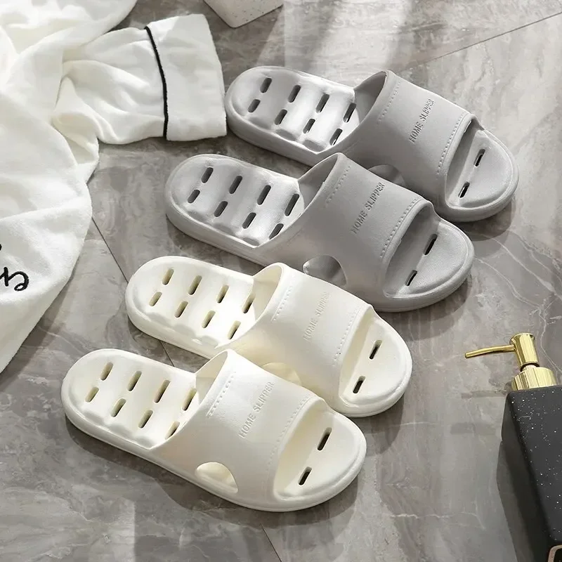 Zapatillas de baño de suela blanda antideslizantes para hombre y mujer de secado rápido, zapatillas ahuecadas con fugas, zapatillas informales para el hogar para parejas