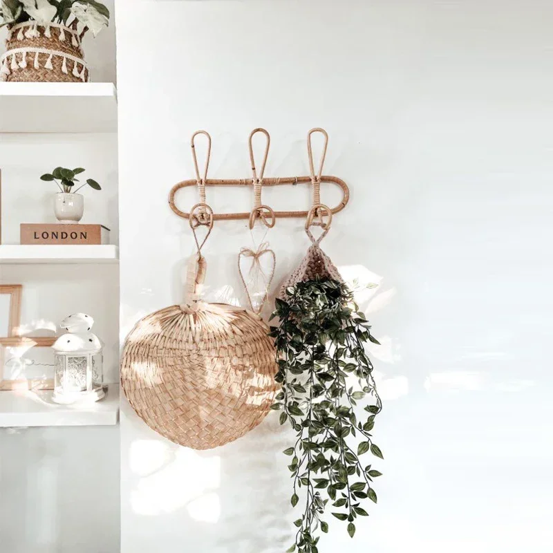 หวาย Wall Hooks เด็กเสื้อผ้า Organizer Rack เสื้อผ้าหมวกตะขอแขวนห้องนอนตู้เสื้อผ้าเด็กตกแต่งห้องจัดเก็บ