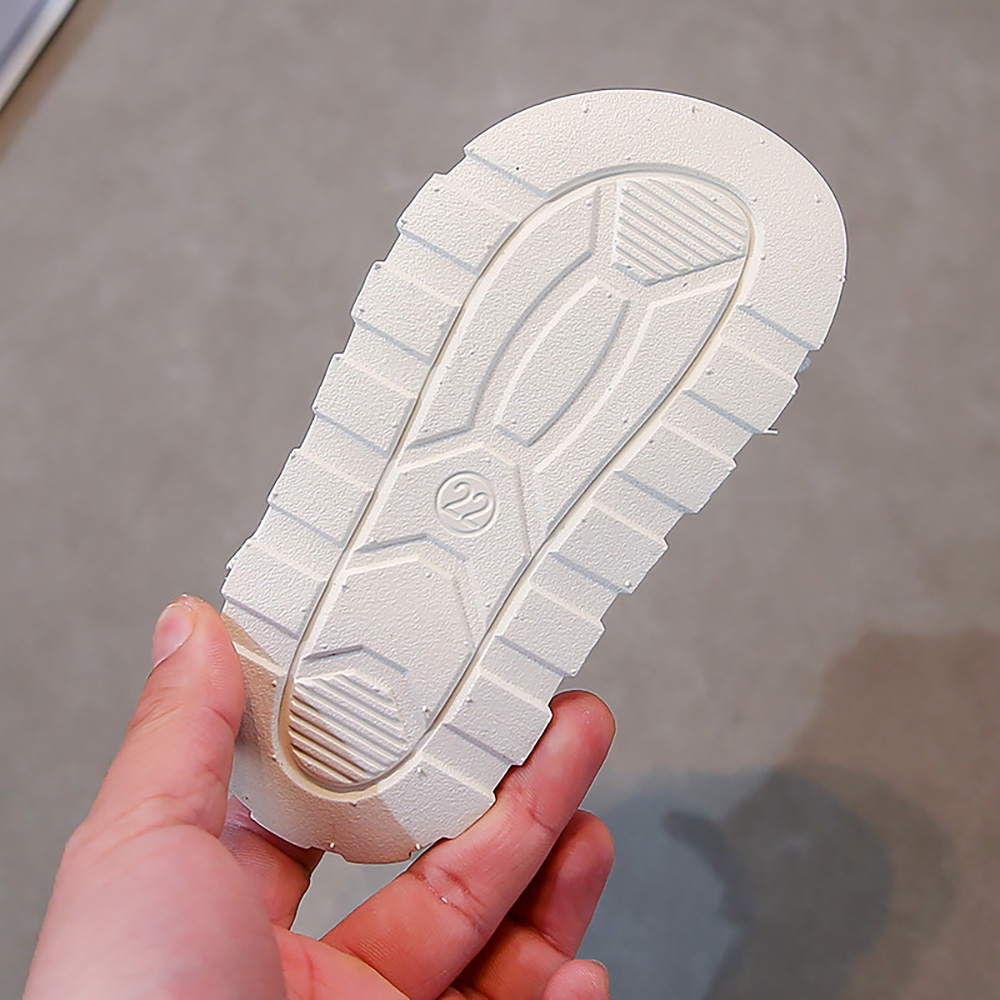 Sandales d'été de Style coréen pour filles, chaussures de plage de luxe avec perles et fleurs pour enfants, sandales ergonomiques à semelles souples pour filles