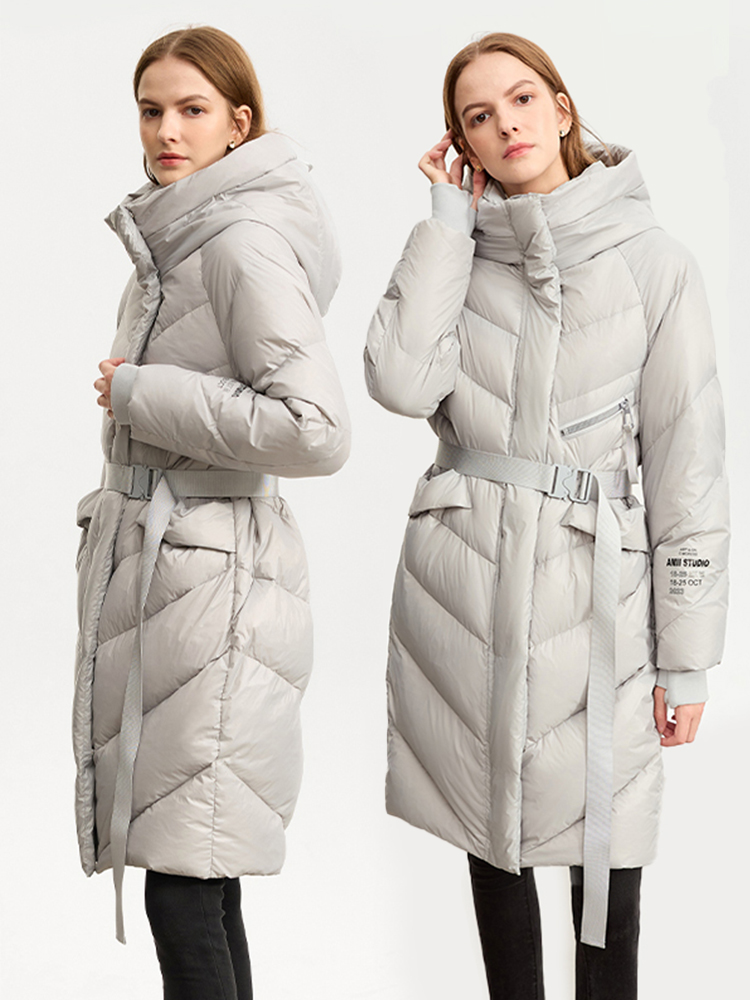 Женский пуховик с капюшоном и поясом, с надписью