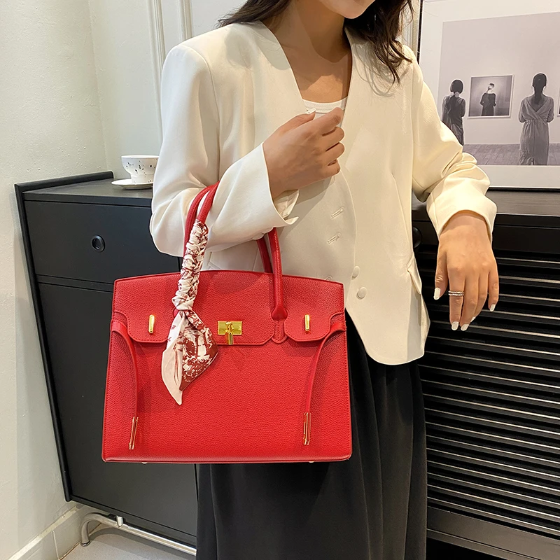 Duurzame lederen handtassen voor dames Luxe merk geïnspireerde crossbody schoudertas met verstelbare kettingriem Damestas