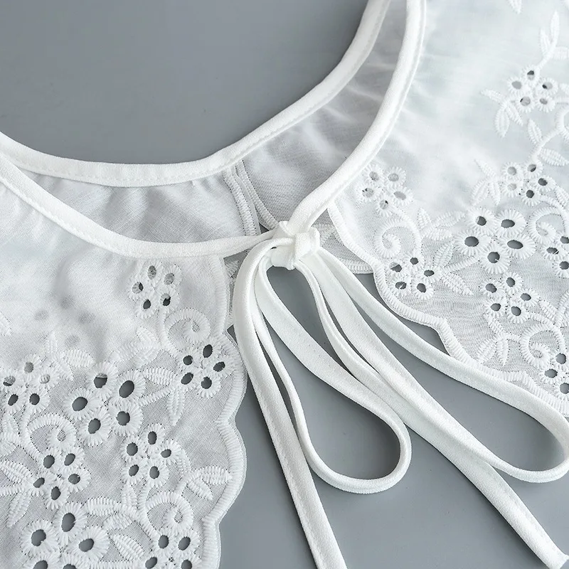 Gola removível de renda branca elegante – versátil e confortável, perfeita para camadas de camisas e suéteres