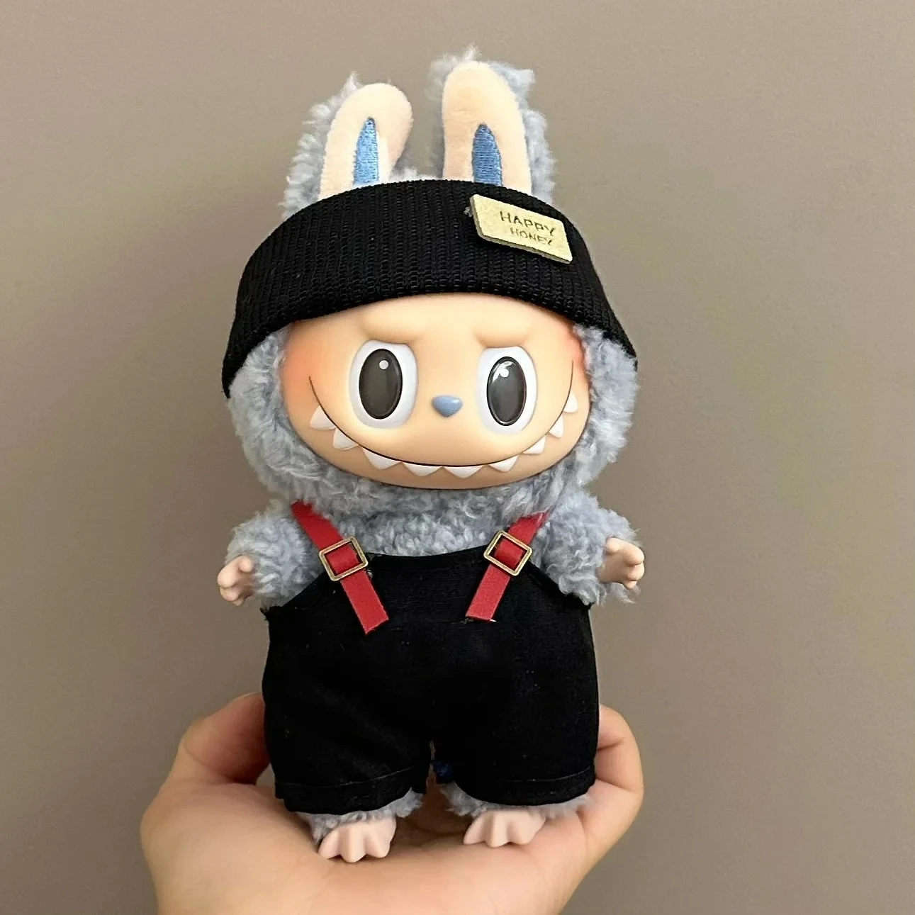 Labubu อุปกรณ์เสริมเสื้อผ้า Designer เหมาะสําหรับ V1 V2 V3 Labubu จี้น่ารักบุคลิกภาพแฟชั่นของขวัญวันเกิด