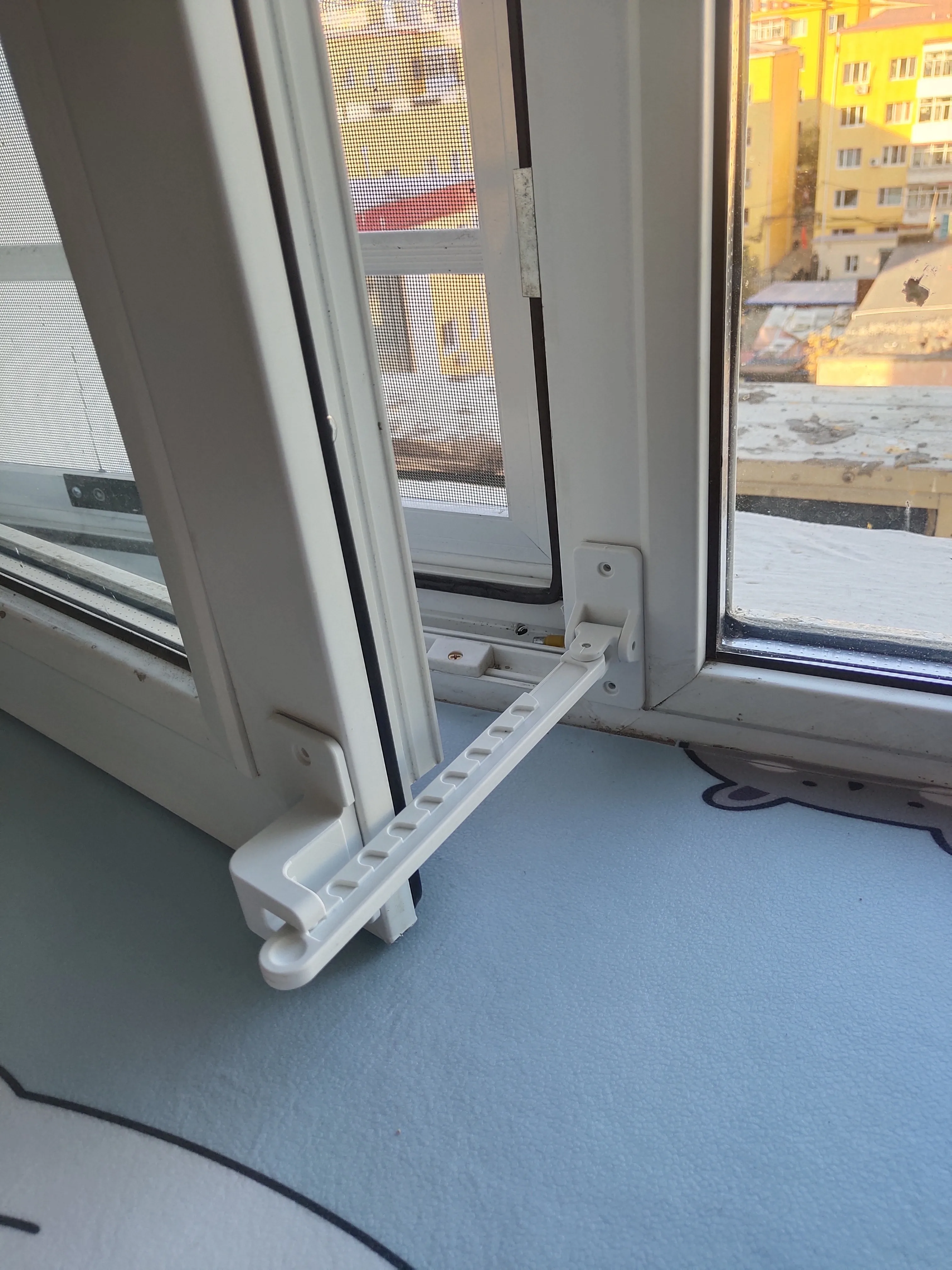 Đa Vị Trí Cửa Sổ Limiter, Bảo Vệ An Toàn Cho Trẻ Em