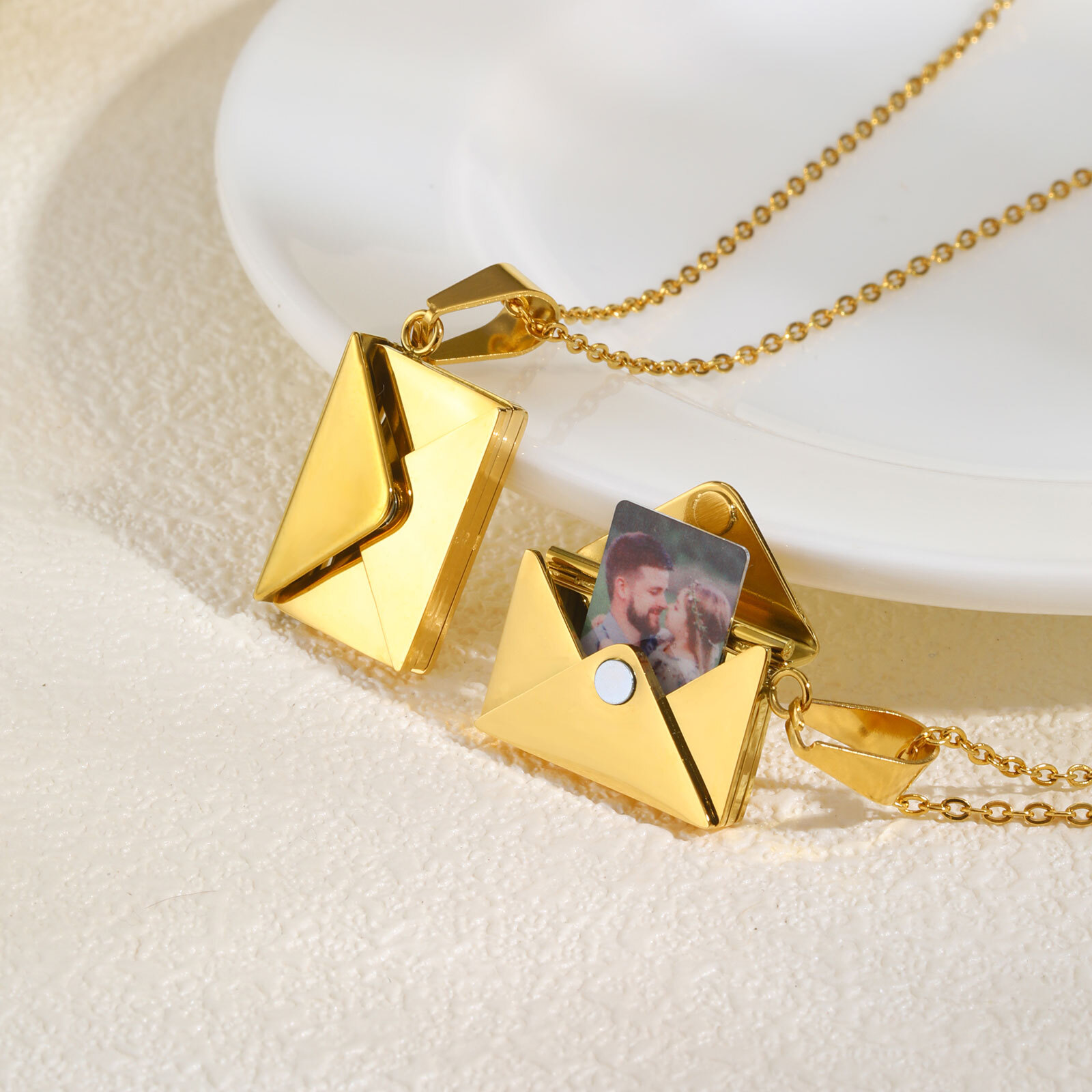 Vnox Umschlag Foto individuelle Halskette für Frauen Mädchen, Edelstahl kann Familie Bild Geschenk Schmuck öffnen, personalisierter Anhänger