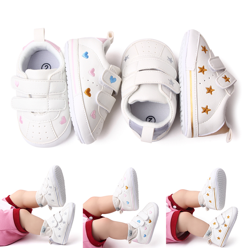 Baby witte PU-sneaker antislip voor peuterjongens en -meisjes Leuke borduursterren en harten