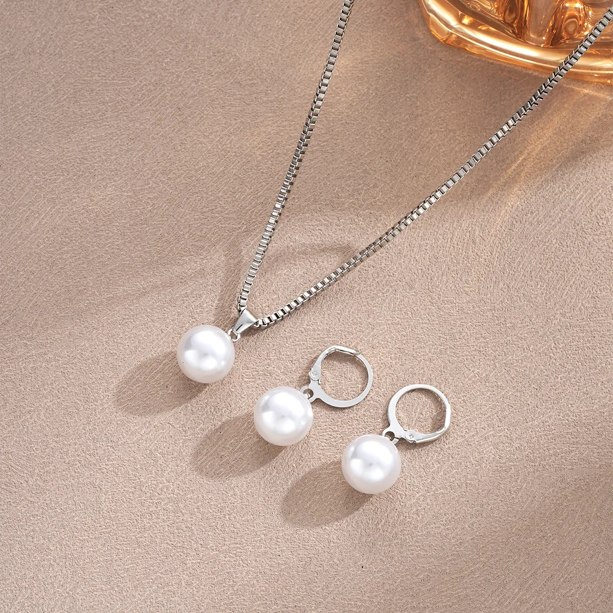 แฟชั่นชุดเครื่องประดับมุกสําหรับผู้หญิง Dangle ต่างหูจี้สร้อยคอ Dainty สวมใส่ทุกวันชุดอุปกรณ์เสริม