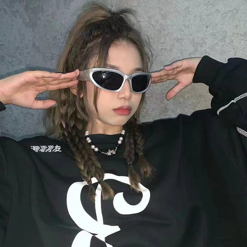 Neuankömmling Beliebte Damen Sonnenbrille Punk Sonnenbrille Einzigartige ovale Sonnenbrille Herren Goggle Shades Spiegel Bunte Y2K Brillen