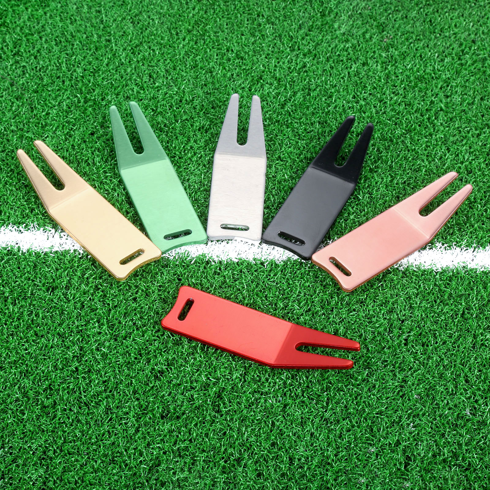 Herramienta de reparación de Divot de Golf curvada de aluminio con puntas de horquilla para el mantenimiento de césped de paso verde/limpieza de ranuras/Ayuda de entrenamiento de bolas de marca
