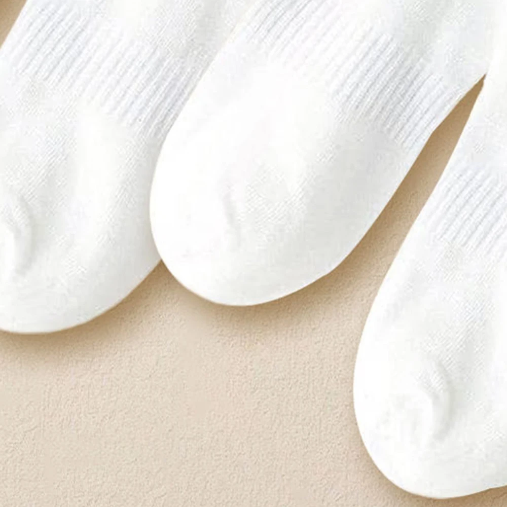 5 paia di calzini da uomo in tinta unita alla moda versatili calzini corti Casual estivi Unisex autunno e inverno calzini da coppia di media lunghezza