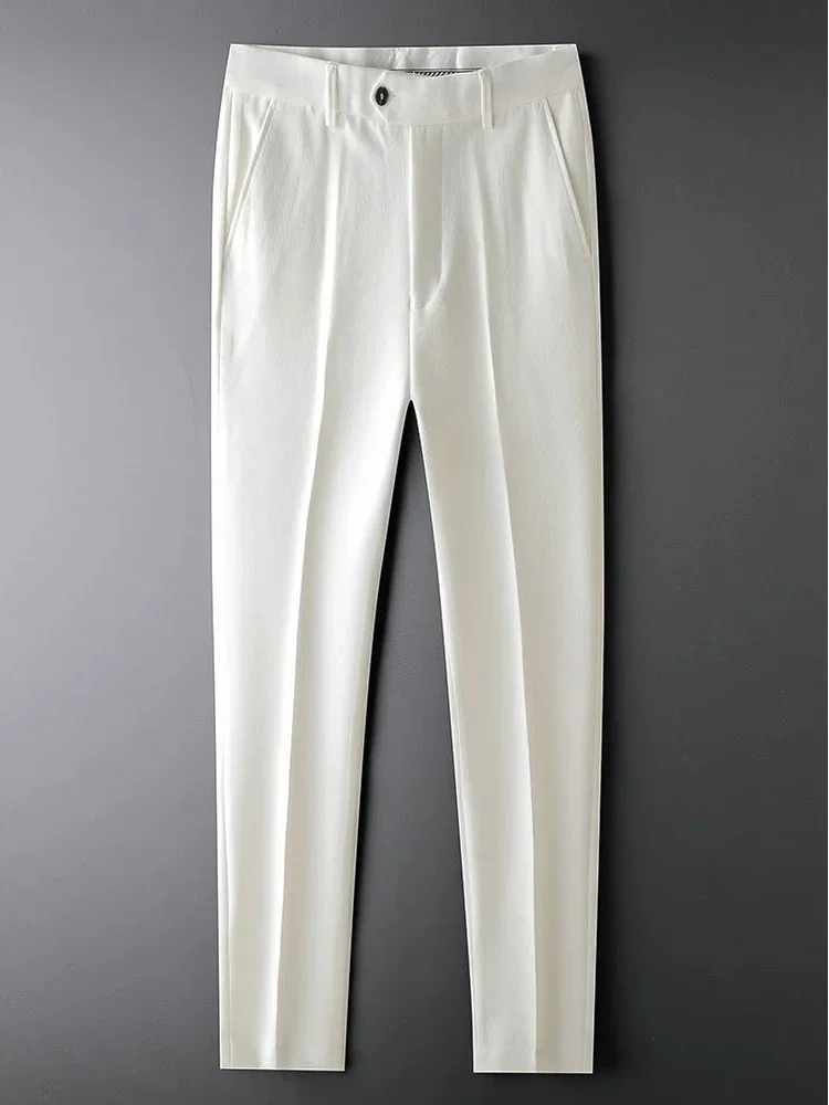 Męskie spodnie garniturowe slim fit, długość 9/10, białe, letnie, eleganckie, luksusowe, wysokiej jakości, stylowe, formalne, spodnie typu slacks, model 2025.