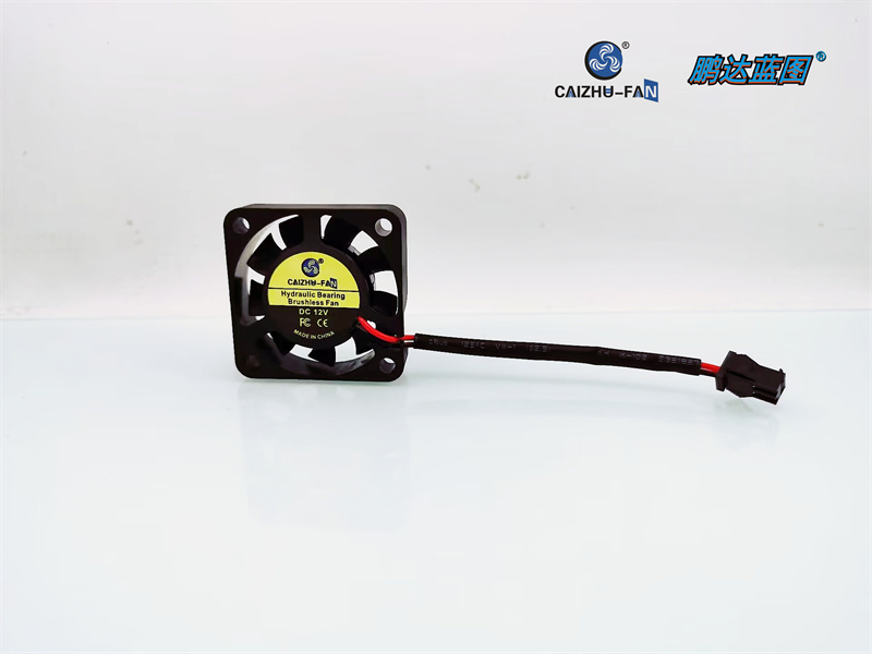 Gloednieuwe stille hydraulische 4010 3510 3010 lage draai 4 CM 3 CM 12 V autonavigatie micro koelventilator