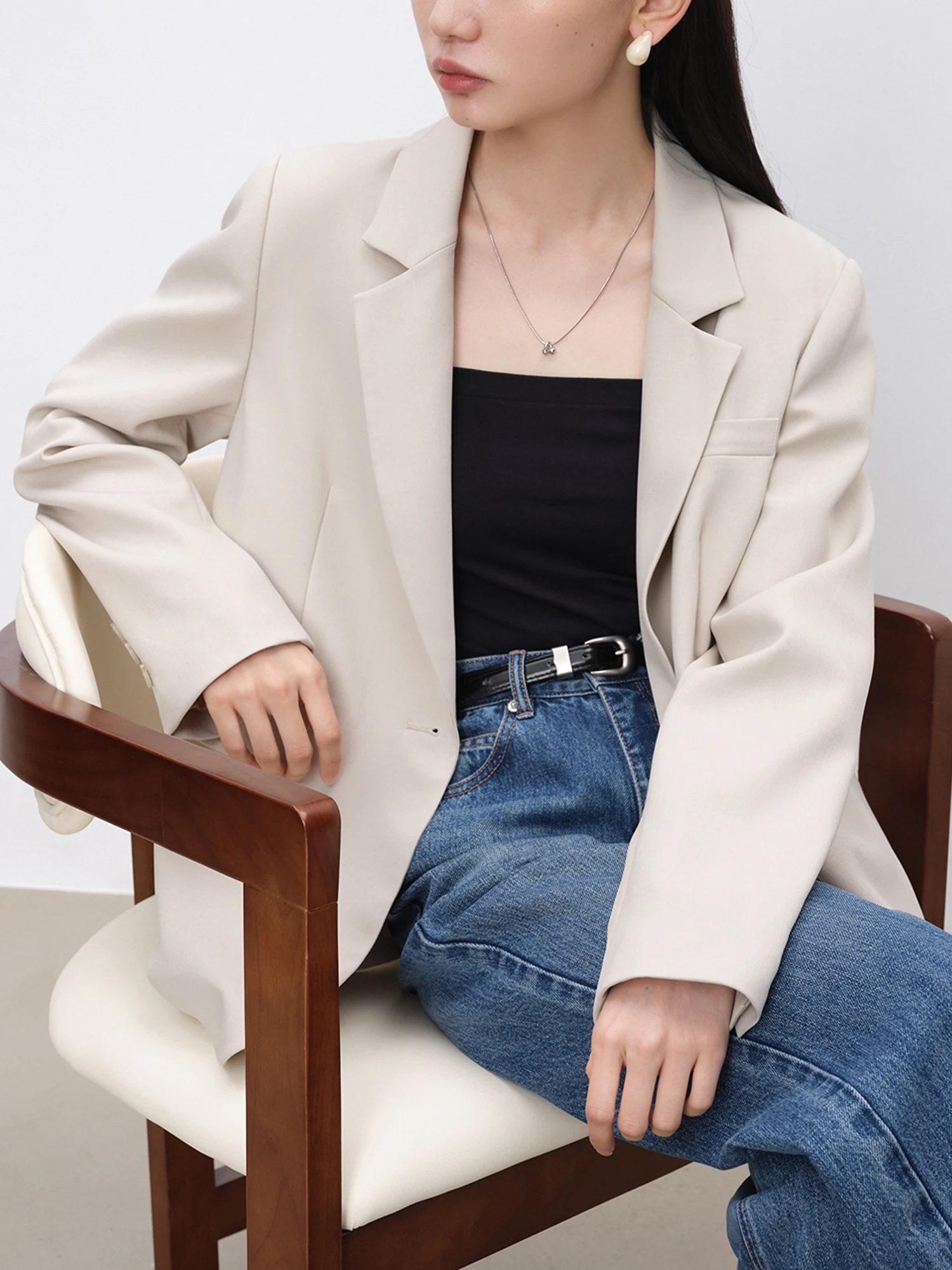 ziqiao สีดําสีขาวเสื้อสูทเสื้อสูทสําหรับผู้หญิง 2024 ฤดูใบไม้ผลิฤดูใบไม้ร่วงออกแบบใหม่อเนกประสงค์เสื้อแฟชั่นลําลองสําหรับหญิง 24ZQ93035