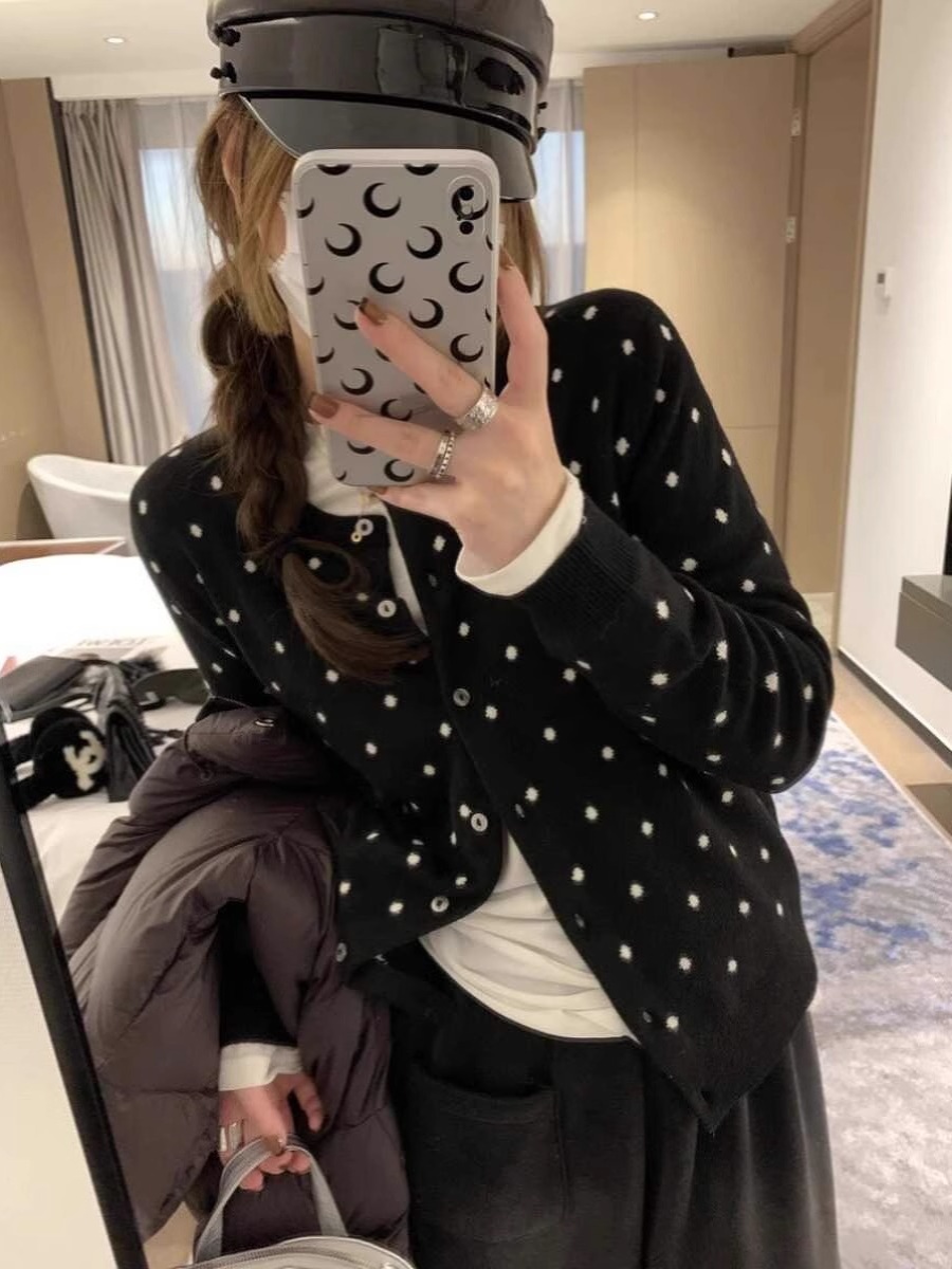 韓国グレー水玉ニットカーディガン女性の秋 2024 新しいレイヤードデザイン痩身長袖トップ通勤スタイル