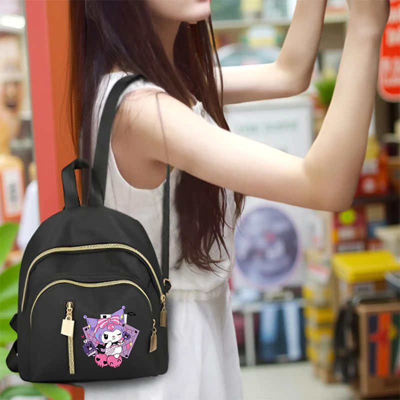 Zaino piccolo in nylon Hello Kitty – Borsa a tracolla casual multitasche da donna con cinghie regolabili, per viaggi e uso quotidiano