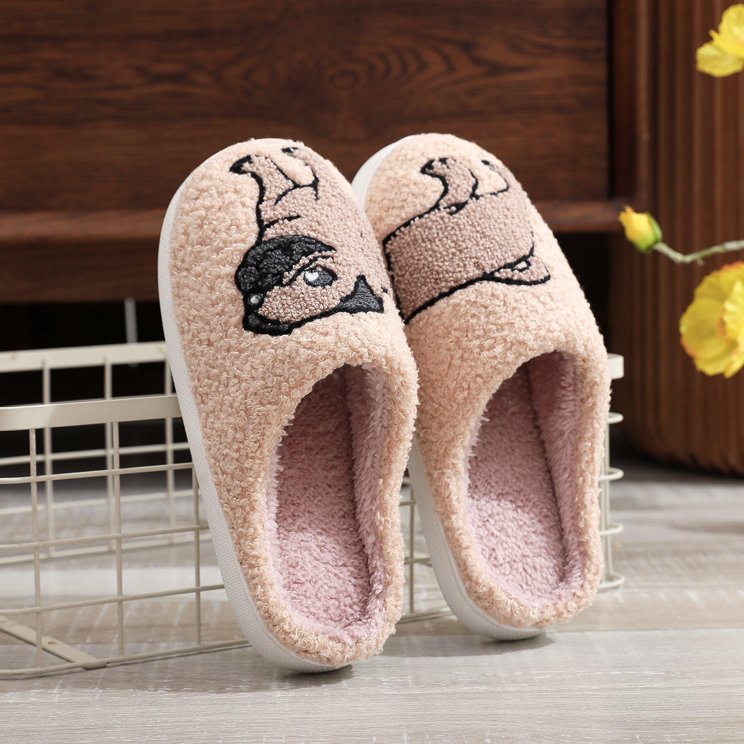 รูปแบบสัตว์เลี้ยง Pug Pug เย็บปักถักร้อยตุ๊กตาแพลตฟอร์มบ้าน COZY Furry รองเท้าแตะผ้าฝ้ายน่ารักอบอุ่นลื่นรองเท้าแตะในร่มสัตว์เลี้ยง MOM ของขวัญผู้ชายผู้หญิงสามารถสวมใส่