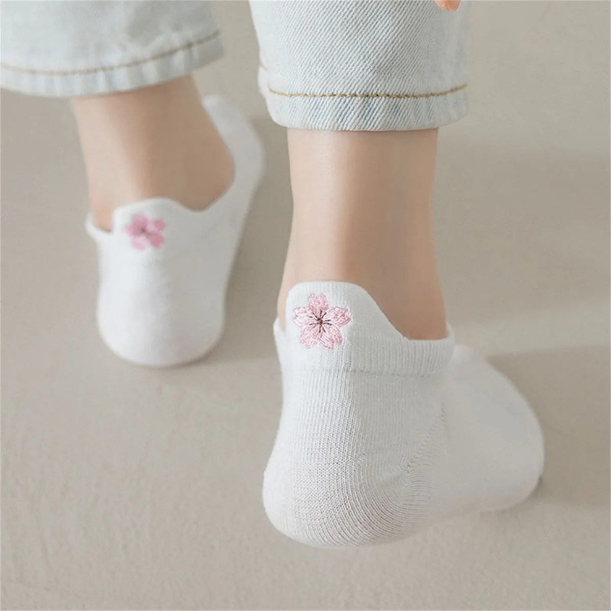 Dreamlikelin 5 Paare/los Gestickte Atmungsaktive Mesh Weiße Socken Weibliche Nette Krone Liebe Biene Sakura Bowknot Kurze Socken