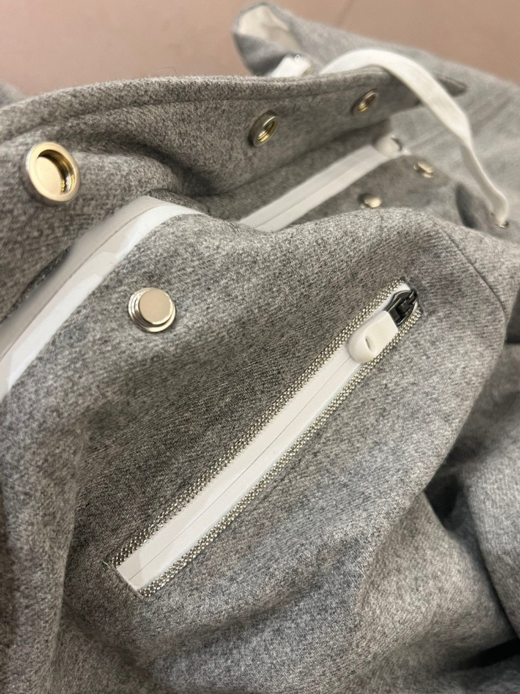 Sportlicher lässiger Gänse daunen mantel mit Kapuze