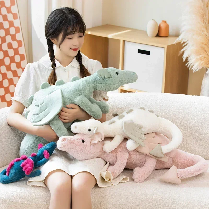 New Dragon Plush ของเล่นตุ๊กตาไดโนเสาร์ปีกบินสีขาวสีชมพูสีเขียวสีฟ้ามังกร PLushies ตุ๊กตาของขวัญวันเกิดสําหรับ Boy