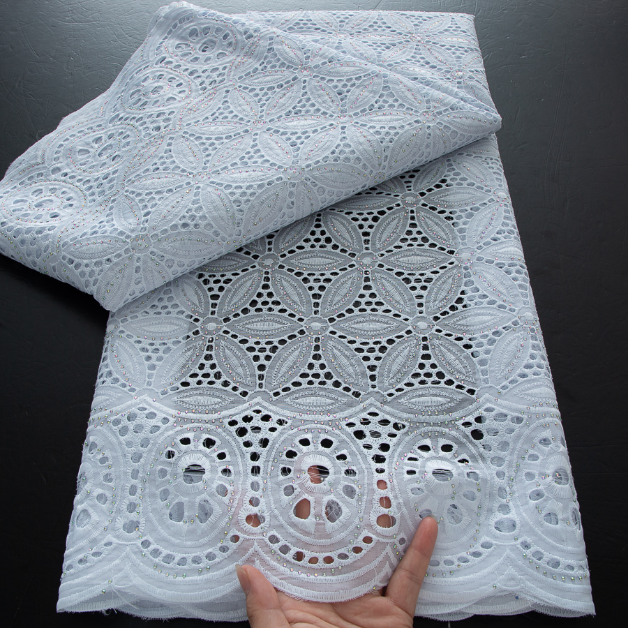 Tecido de renda de algodão seco branco de alta qualidade 2025 bordado 5 jardas tecido de renda africana vestido de casamento nigeriano para mulheres costurar 4494