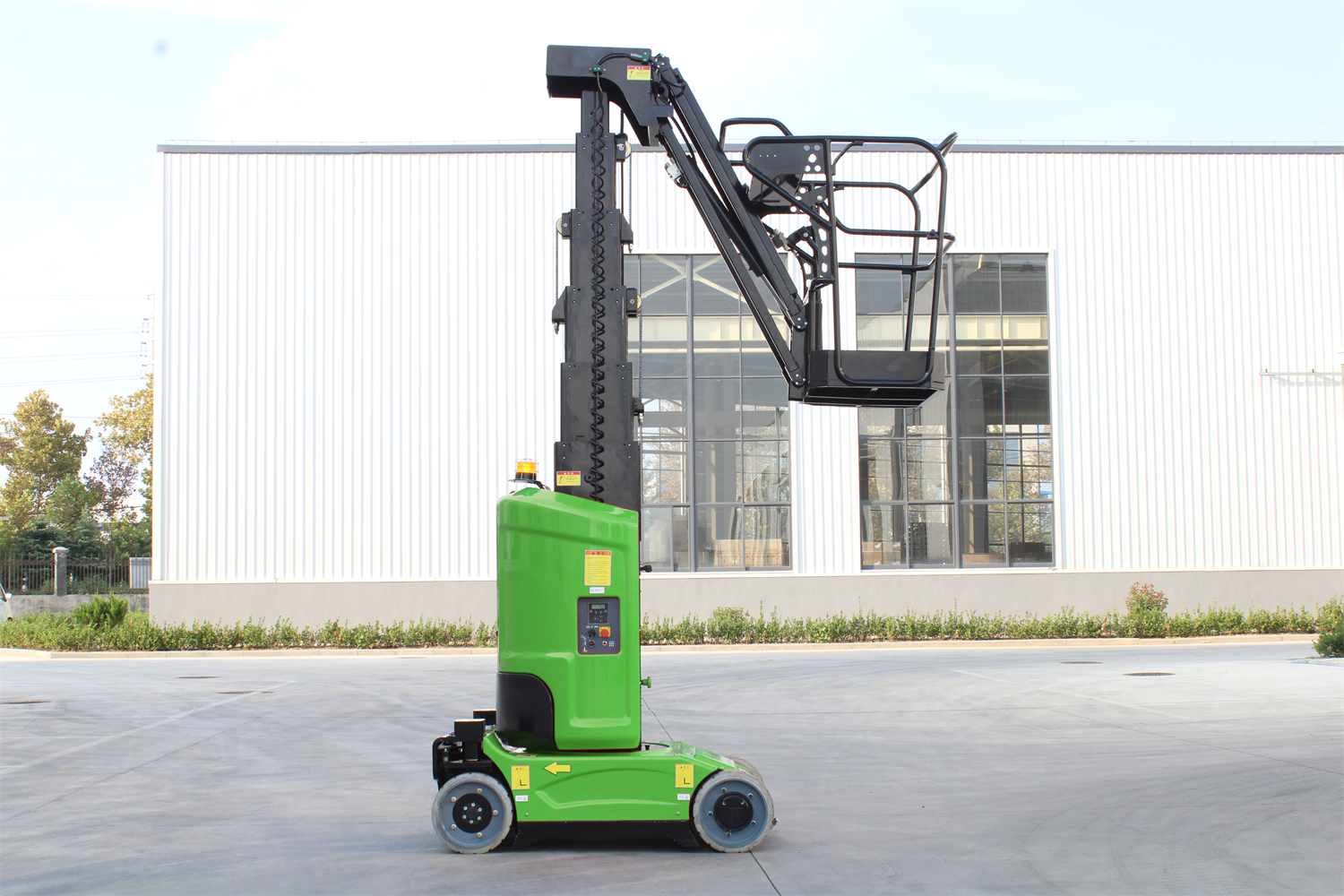 Self-propelled aerial work platform electric lifting platform crankarm lifting aerial work platform