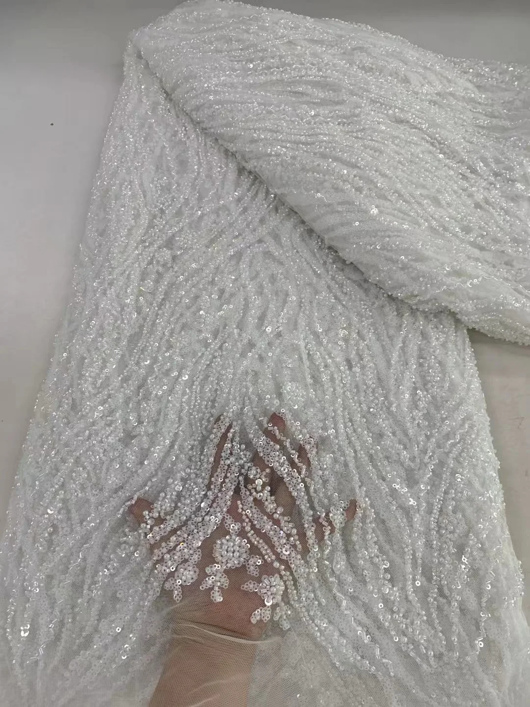 Weißer luxuriöser afrikanischer schwerer handgefertigter Perlen-Spitzenstoff, hochwertige 5 Yards Pailletten, französischer Tüll, Perlenspitze für Hochzeitsfeier