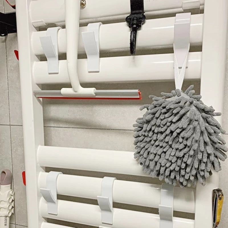 ห้องน้ําผ้าเช็ดตัวผู้ถือแขวนอุ่นหม้อน้ํา Rail Hooks คลิปชั้นวางเสื้อผ้าผ้าพันคอแขวนตะขอ