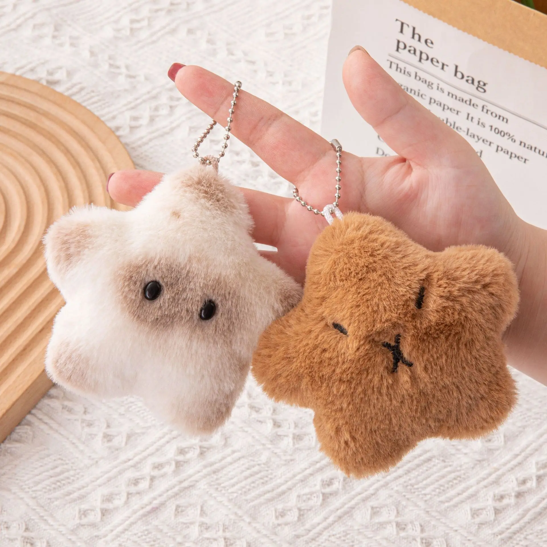 Criativo macio animal de pelúcia capivara boneca de pelúcia estrela rangido brinquedo dos desenhos animados saco pingente chaveiro mochila saco do carro chaveiro