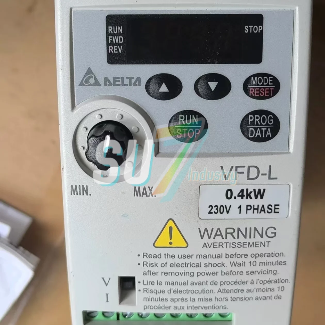 Frequency converter     VFD004EL21A      VFD004L21A    New original