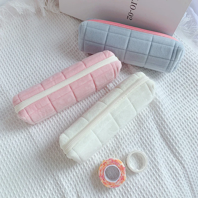 Kawaii 연필 케이스 크리 에이 티브 베개 가방 여자를위한 대용량 짧은 fluff 가방 학교 용품 편지지 상자 화장품 가방