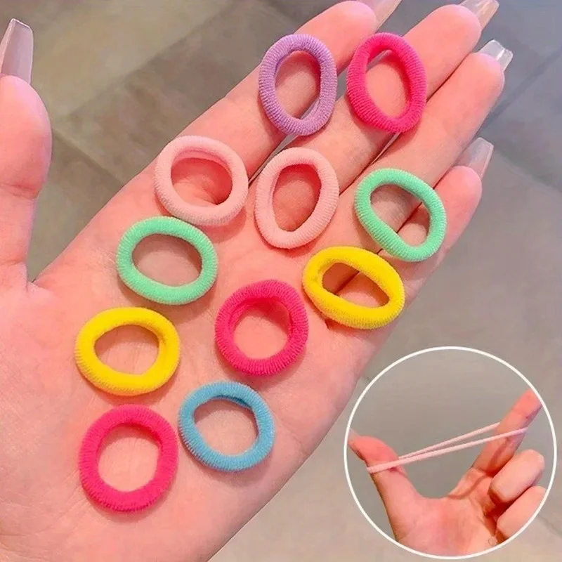 Fasce elastiche per capelli colorate vibranti da 200 pezzi per ragazze e donne - Piccoli supporti per coda di cavallo in gomma per acconciature eleganti e tutti i giorni